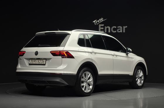 Volkswagen Tiguan 2.0 TDI Premium — пробег 103 131 км — фото 2 из 5