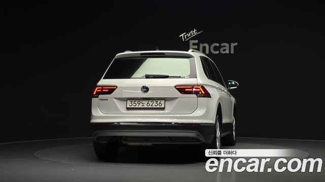 Volkswagen Tiguan 2.0 TDI Premium — пробег 103 131 км — фото 4 из 5