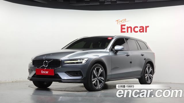 Volvo V60 T5 Pro AWD — пробег 125 302 км — фото 1 из 5