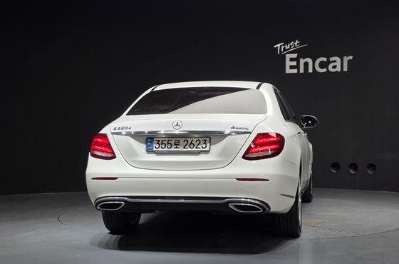 Mercedes-Benz E-Class E220d 4MATIC Exclusive — пробег 59 810 км — фото 4 из 5