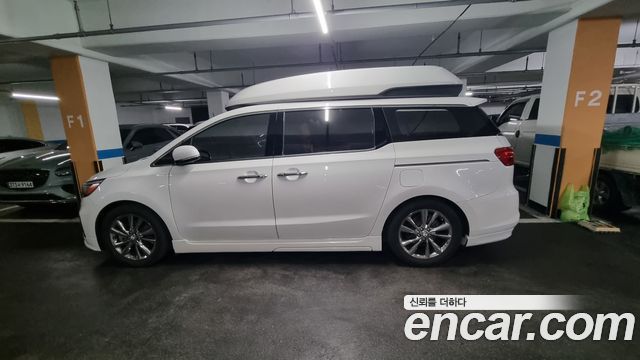 Kia Carnival 7-Seater Hi-Limousine President — пробег 127 837 км — фото 3 из 5