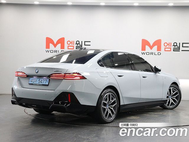 BMW i5 eDrive 40 M Sport — пробег 31 515 км — фото 2 из 5