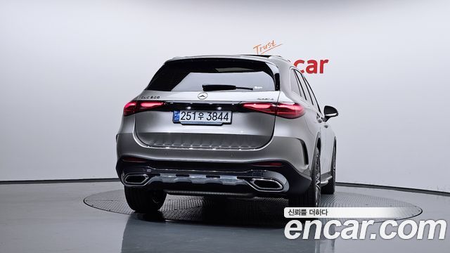 Mercedes-Benz GLC-Class GLC300 4MATIC AMG Line — пробег 25 165 км — фото 4 из 5