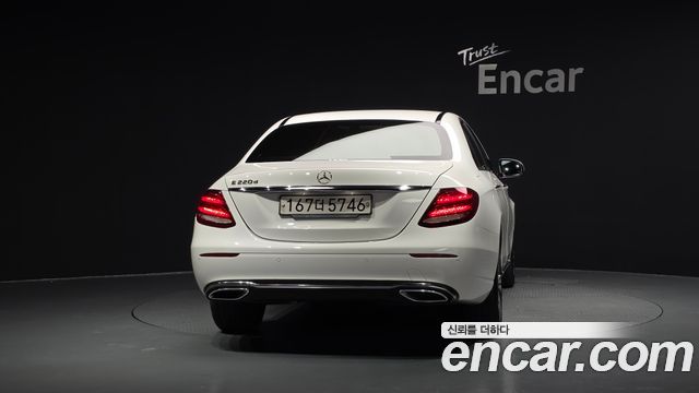 Mercedes-Benz E-Class из Кореи Encar