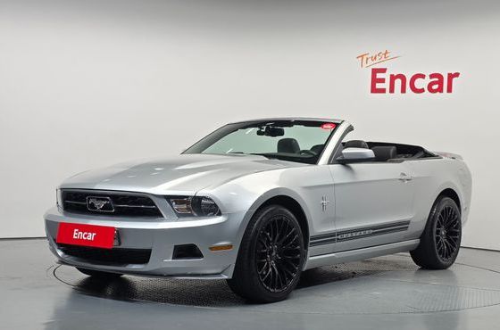 Ford Mustang Convertible — пробег 105 232 км — фото 1 из 5