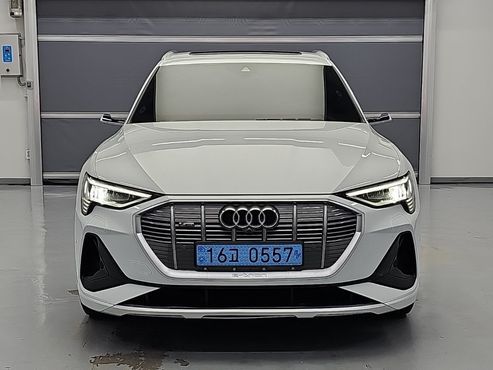 Audi e-tron 55 Quattro Sportback — пробег 102 253 км — фото 2 из 5