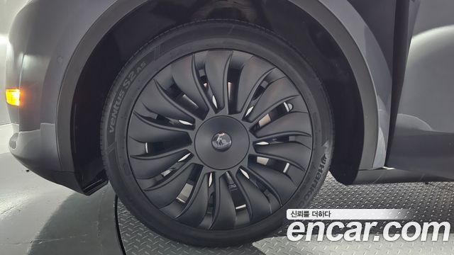 Tesla Model Y Long Range AWD — пробег 98 925 км — фото 5 из 5