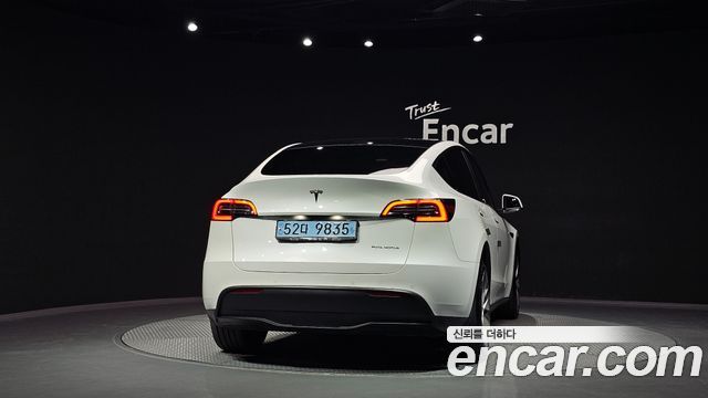 Tesla Model Y Long Range AWD — пробег 57 931 км — фото 4 из 5