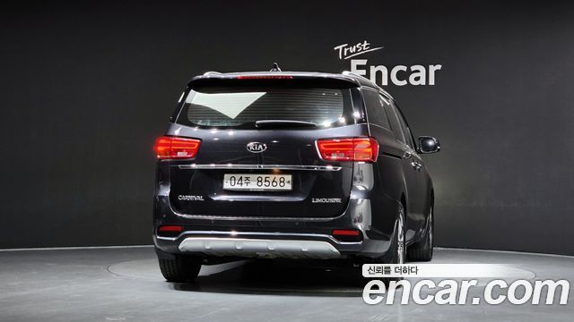 Kia Carnival 7-Seater Limousine VIP — пробег 204 359 км — фото 4 из 5
