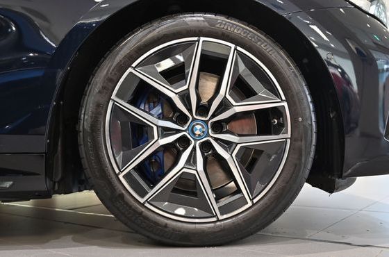 BMW i5 eDrive 40 M Sport — пробег 12 361 км — фото 5 из 5
