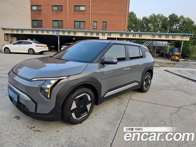 Kia EV3 Standard 2WD Air — пробег 26 049 км — фото 1 из 5