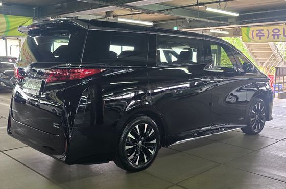 Toyota Alphard 2.5 HEV Executive AWD — пробег 32 000 км — фото 4 из 5
