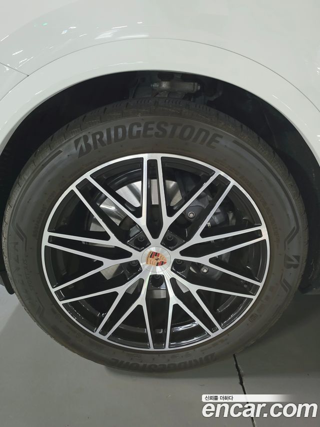 Porsche Cayenne 3.0 E-Hybrid Coupe — пробег 13 000 км — фото 5 из 5