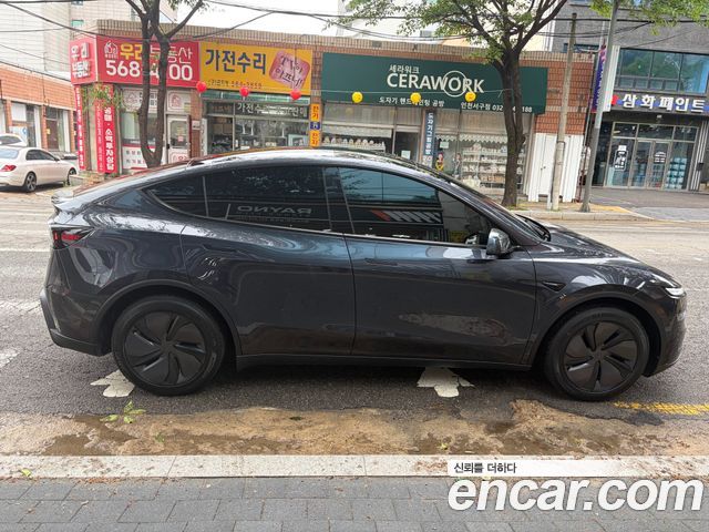 Tesla Model Y Premium RWD — пробег 1 324 км — фото 4 из 5
