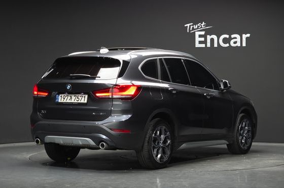BMW X1 xDrive 20i xLine — пробег 28 060 км — фото 2 из 5
