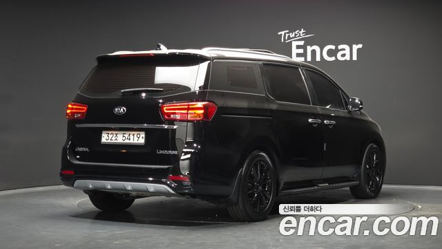 Kia Carnival 7-Seater Limousine President — пробег 67 883 км — фото 2 из 5