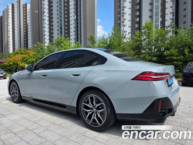 BMW i5 eDrive 40 M Sport — пробег 524 км — фото 4 из 5