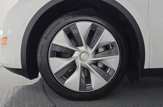 Tesla Model Y Long Range AWD — пробег 84 632 км — фото 5 из 5