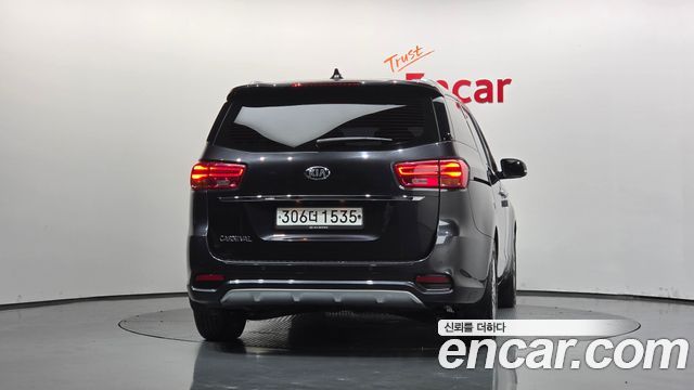 Kia Carnival из Кореи Encar