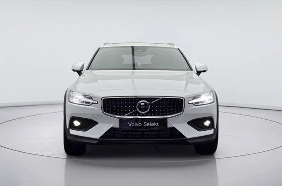Volvo V60 B5 Ultra AWD — пробег 10 788 км — фото 2 из 5