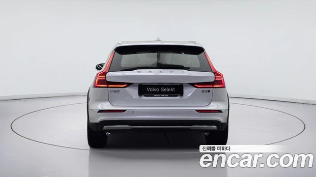 Volvo V60 B5 Ultra AWD — пробег 10 788 км — фото 4 из 5