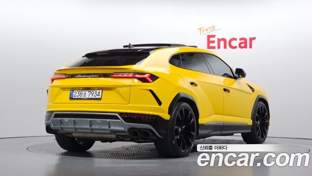 Lamborghini Urus из Кореи Encar