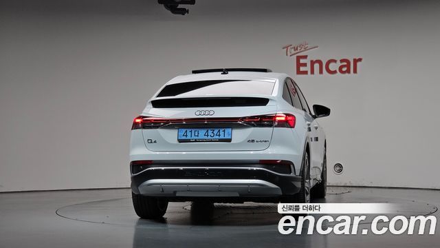 Audi Q4 e-tron 45 Premium Sportback — пробег 5 296 км — фото 4 из 5