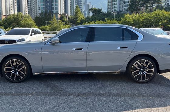 BMW 7-Series 740i xDrive M Sport — пробег 25 100 км — фото 3 из 5