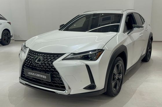 Lexus UX 2.0 2WD — пробег 5 812 км — фото 1 из 5