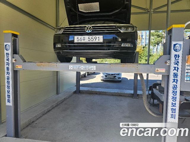 Volkswagen Passat 2.0 TDI Premium — пробег 167 236 км — фото 1 из 3
