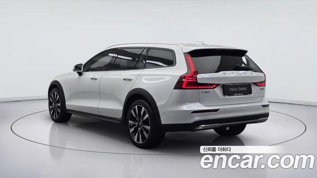 Volvo V60 B5 Ultra AWD — пробег 9 313 км — фото 4 из 5
