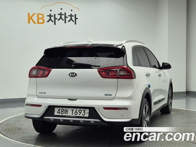 Kia Niro Noblesse — пробег 93 000 км — фото 3 из 5