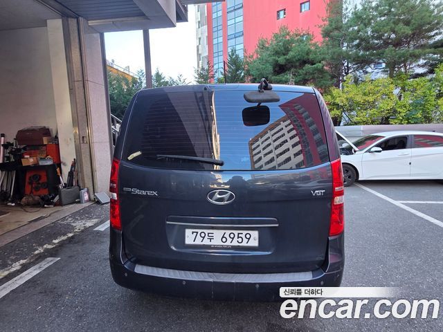 Hyundai Starex 12-Seater Wagon Smart — пробег 201 223 км — фото 4 из 5