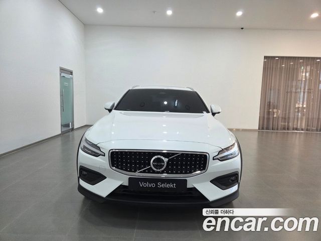 Volvo V60 B5 Ultra AWD — пробег 1 227 км — фото 3 из 5
