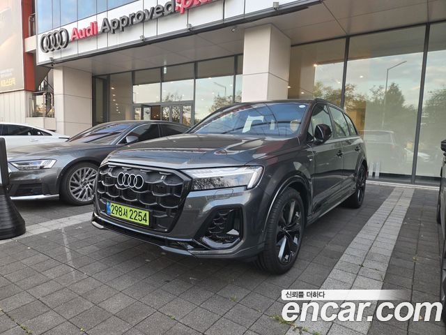 Audi Q7 55 TFSI Quattro Premium — пробег 300 км — фото 1 из 5