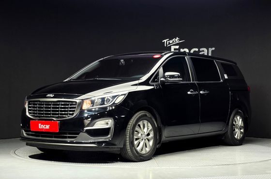 Kia Carnival 11-Seater Deluxe — пробег 151 882 км — фото 1 из 5