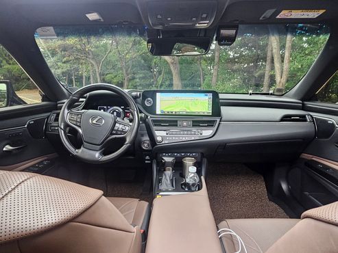 Lexus ES Executive — пробег 56 800 км — фото 5 из 5