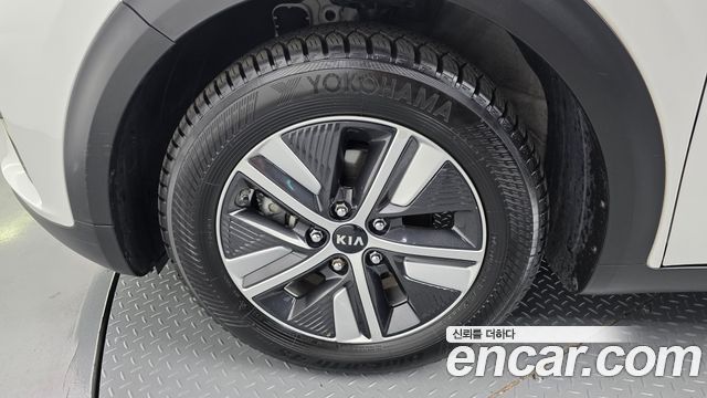 Kia Niro 1.6 PHEV Noblesse Special — пробег 178 025 км — фото 5 из 5