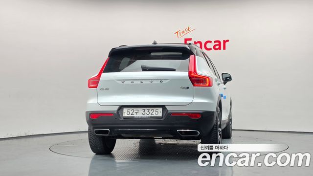 Volvo XC40 T4 R-Design — пробег 76 346 км — фото 4 из 5