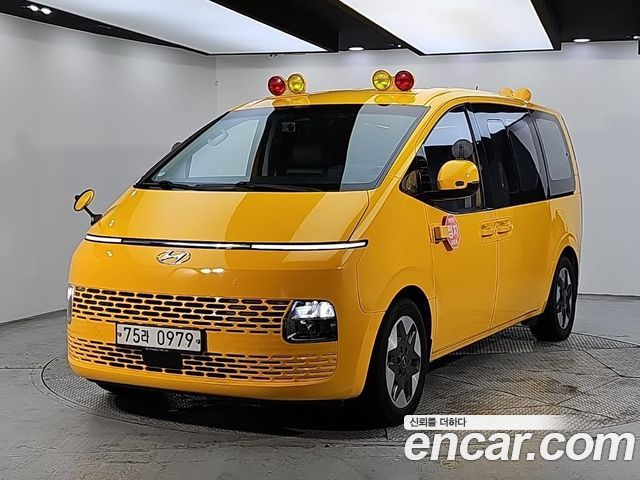 Hyundai Staria L3.5  Kinder Safety Car 11-Seater — пробег 99 509 км — фото 1 из 5