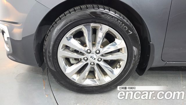 Kia Carnival 9-seater Prestige — пробег 68 143 км — фото 5 из 5