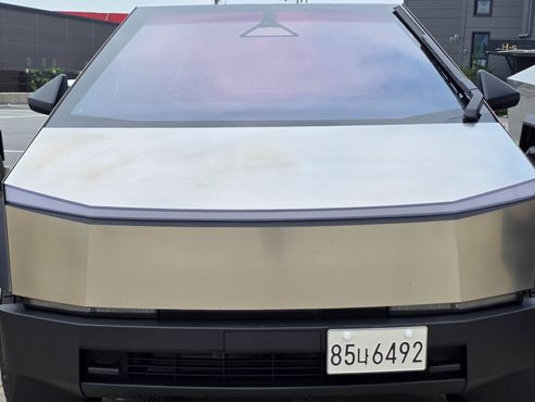 Tesla Cybertruck AWD — пробег 2 250 км — фото 1 из 4