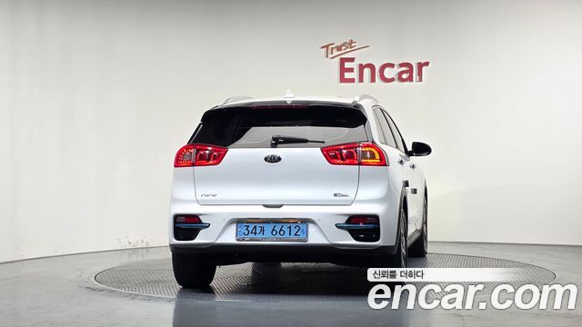 Kia Niro Prestige — пробег 242 631 км — фото 4 из 5