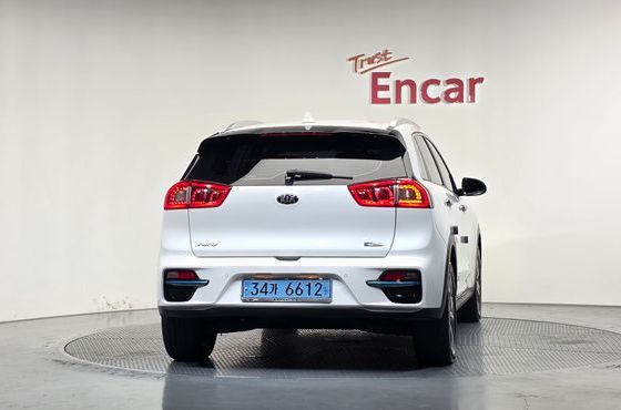 Kia Niro Prestige — пробег 242 631 км — фото 4 из 5