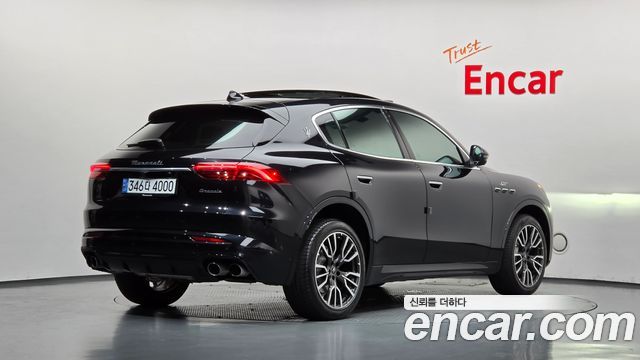 Maserati Grecale 2.0 AWD GT Type P — пробег 11 562 км — фото 2 из 5