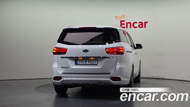 Kia Carnival 9-Seater Luxury — пробег 127 763 км — фото 4 из 5