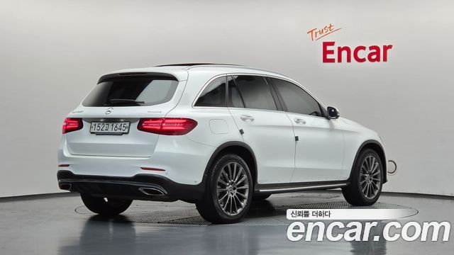 Mercedes-Benz GLC-Class GLC300 4MATIC AMG Line — пробег 111 575 км — фото 2 из 5