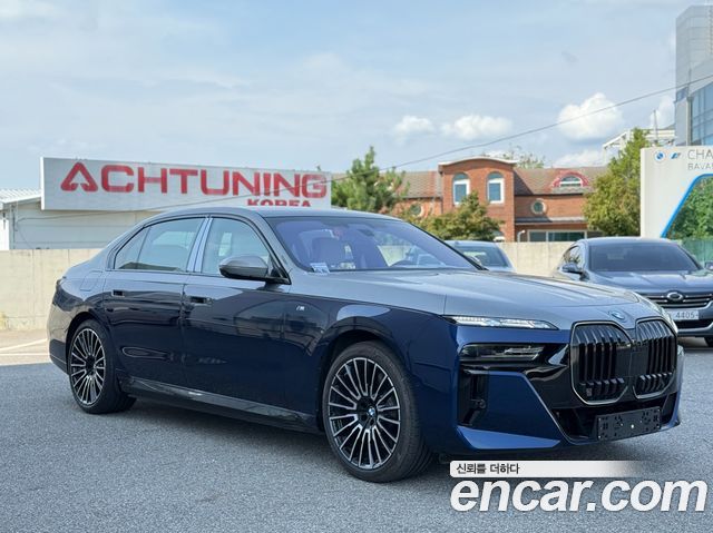 BMW 7-Series 750e xDrive M Sport — пробег 10 000 км — фото 2 из 5
