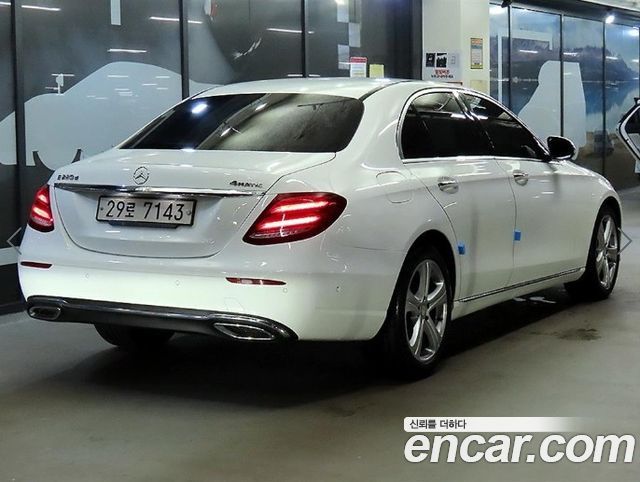 Mercedes-Benz E-Class E220d 4MATIC Avantgarde — пробег 75 445 км — фото 4 из 5