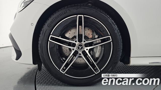 Mercedes-Benz E-Class E300 4MATIC AMG Line — пробег 16 440 км — фото 5 из 5